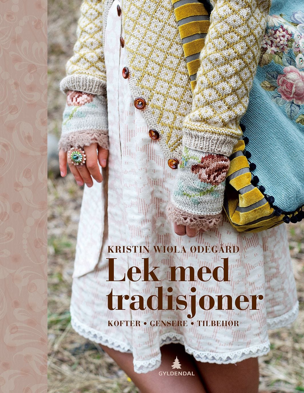 Lek med tradisjoner av Kristin Wiola Ødegård